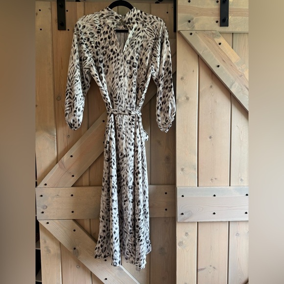 NWT Ann Taylor Snow Leopard Midi Dress - Picture 8 of 9